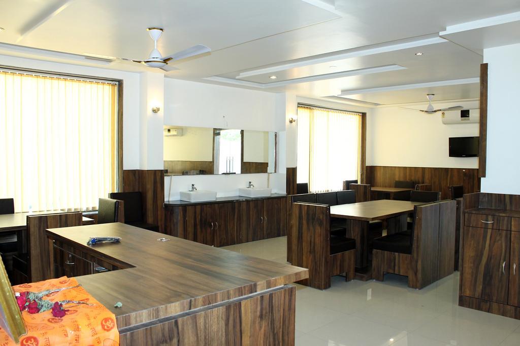 Oyo 4316 Hotel Sai Empire Shirdi Extérieur photo